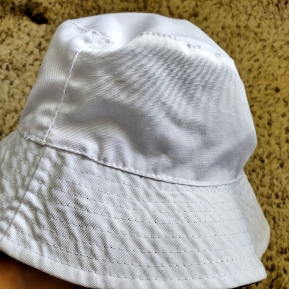 NWT Alice + Olivia Daisy Cap Reversible Bucket Cap White OS Floral Sun Cap - Picture 7 of 9